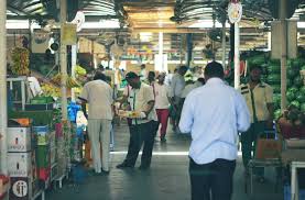 «Να ενταχθούν στα μέτρα όσοι πληρώνουν φόρο επιτηδεύματος»