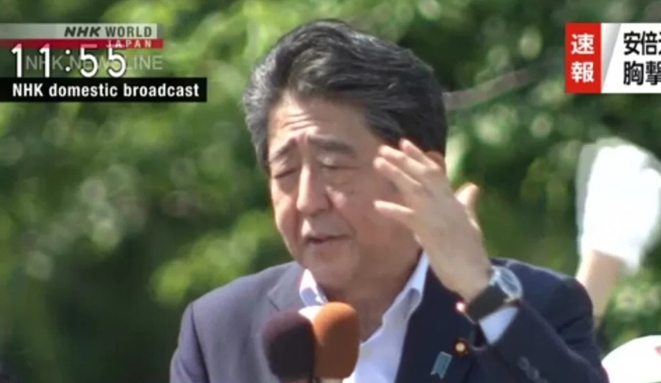 Δραματική μάχη για τη ζωή του δίνει ο πρώην πρωθυπουργός της Ιαπωνίας