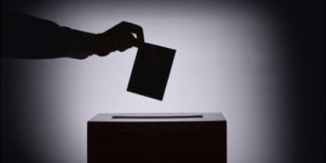 Νέα δημοσκόπηση: Η ΝΔ στο 24,6%, το ΠΑΣΟΚ παίρνει 10,4% Νέα δημοσκόπηση: Η ΝΔ στο 24,6%, το ΠΑΣΟΚ παίρνει 10,4%