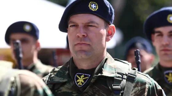 Παρέλασε ντυμένος στα χακί ο Στέφανος Κασσελάκης στη Θήβα