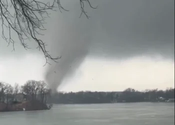Ανεμοστρόβιλοι σάρωσαν το Μίσιγκαν – Τουλάχιστον 4 νεκροί – Δείτε βίντεο Ανεμοστρόβιλοι σάρωσαν το Μίσιγκαν – Τουλάχιστον 4 νεκροί – Δείτε βίντεο